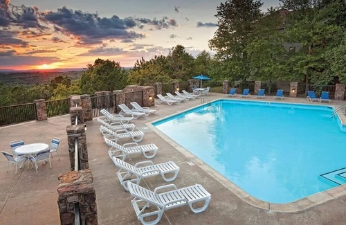 Fairfield Bay Condo | 1br Deluxe Condo Lake Escape, Mountains, & Sports
