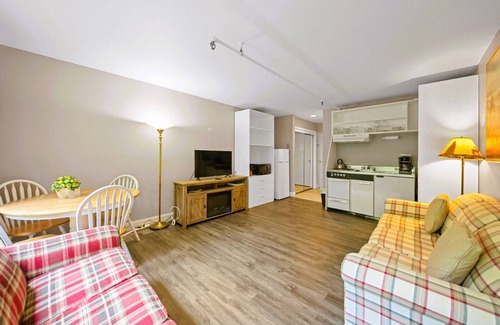 Stoneham Cabin | 1BR Forest Retreat in the White Mtns