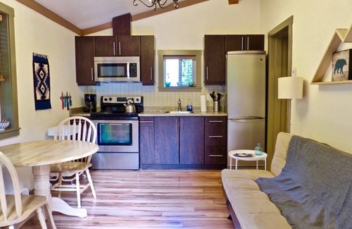 Port Renfrew Cottage | 1BR - Garden View - Non Pet Friendly - Sleeps 2