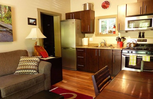 Port Renfrew Cottage | 1BR - Garden View - Pet Friendly - Sleeps 4