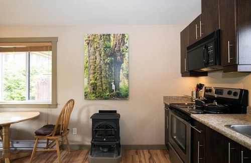 Port Renfrew Cottage | 1BR - Garden View - Sauna - Sleep up to 4