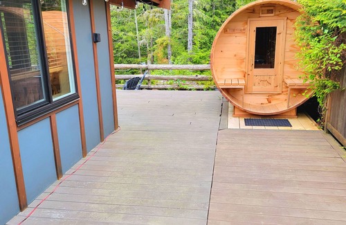 Port Renfrew Cottage | 1BR - Garden View - Sauna - Sleep up to 4