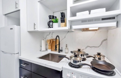 South Central Houston Apartment | 1BR Getaway Sleeps 2 Near Med Center & UH