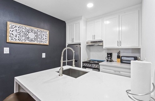 South Central Houston Apartment | 1BR Getaway Sleeps 2 Near Med Center & UH