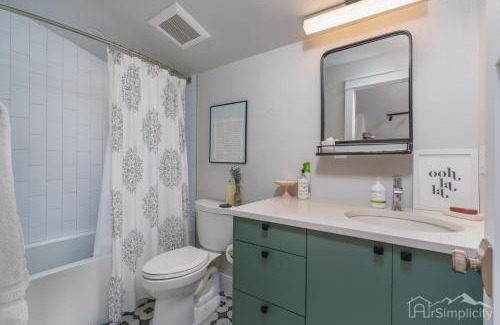 Clayton House | 1br Guesthouse W Patio & Soaking Tub