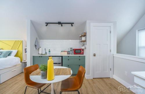 Clayton House | 1br Guesthouse W Patio & Soaking Tub
