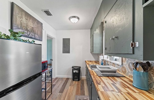 Jacksonville House | 1BR Guesthouse w/River View-Patio & Free Parking