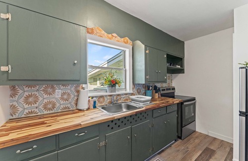 Jacksonville House | 1BR Guesthouse w/River View-Patio & Free Parking