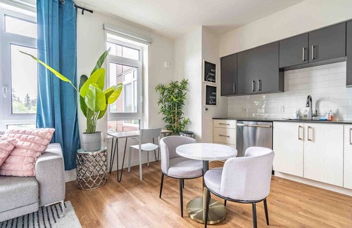 West Bellevue Apartment | 1BR | Gym, Rooftop, Views | Bellevue | Sophari B