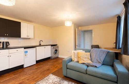 Oxford Apartment | 1BR Headington Flat | Central & Free Parking