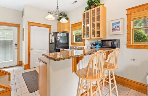 Manteo House | 1BR historic cottage w/fireplace, patio & tub