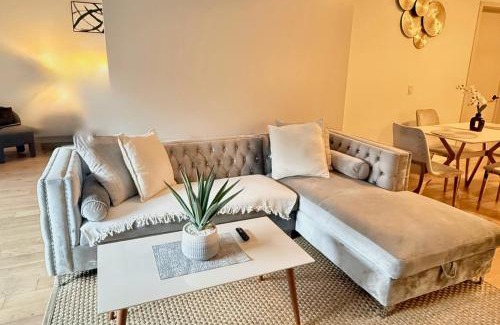 Los Angeles Apartment | 1BR Hollywood Luxury, Pool Views, Gym I Free Parking!