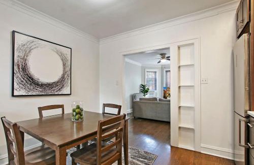 Irving Park East Apartment | 1BR Homey Apt in Irving Park - Troy 2