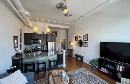 Ann Arbor Condo | 1BR in Heart of Downtown Ann Arbor w/Windows + Free Parking