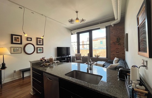 Ann Arbor Condo | 1BR in Heart of Downtown Ann Arbor w/Windows + Free Parking