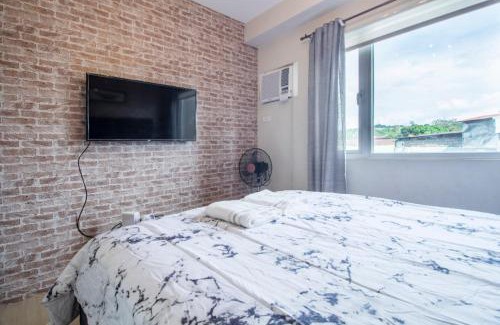 Taytay Apartment | 1BR Interiored Condo with WiFi, Netflix, Hot Shower - The Hive Residences