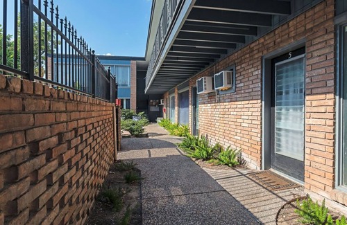 Neartown Apartment | 1BR Keys To Montrose 03! Downtown, Medical Center ⭐️⭐️⭐️⭐️⭐️