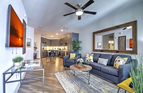 North Scottsdale Airpark Condo | 1BR >Kierland Commons>Family-Friendly>Pool & Gym