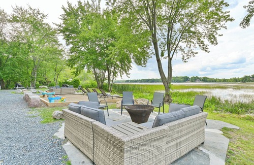 Centre Hastings Cottage | 1BR Lakefront Escape w Modern Kitchen & Firepit