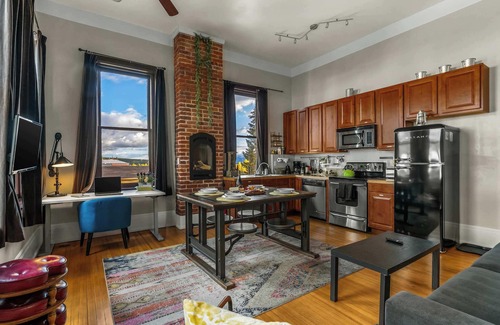 Leadville Condo | 1BR Loft, 14 ft ceilings, private sauna, in town