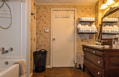 Gnaw Bone Cabin | 1BR + loft, 1BA