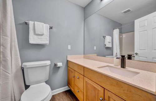 Downtown Cleveland Apartment | 1BR Loft Sauna & Walk to Theater & Campus