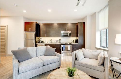 Downtown Baltimore Apartment | 1BR Luxury Apartment With Rooftop Deck & Pool