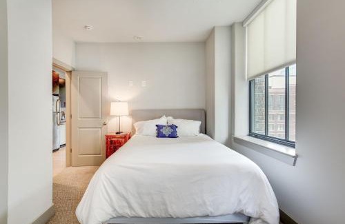 Downtown Baltimore Apartment | 1BR Luxury Apartment With Rooftop Deck & Pool