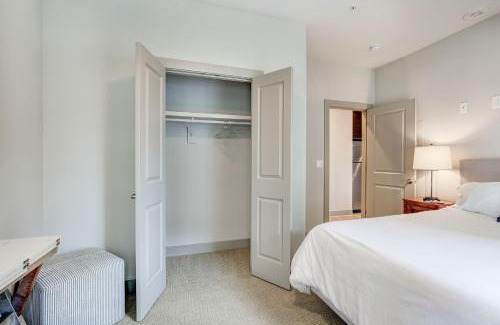Downtown Baltimore Apartment | 1BR Luxury Apartment With Rooftop Deck & Pool