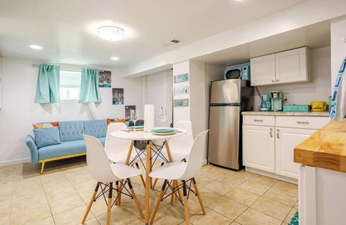 Hackensack River Waterfront Bed & Breakfast | 1BR Manhattan Escape, Netflix & Pet-Friendly