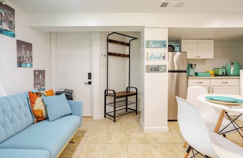 Hackensack River Waterfront Bed & Breakfast | 1BR Manhattan Escape, Netflix & Pet-Friendly