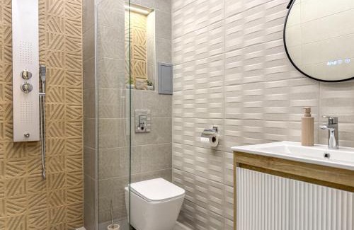 Plovdiv Apartment | 1BR Modern Apartment 6mins to City Centre with FREE Street Parking and Gym Pass