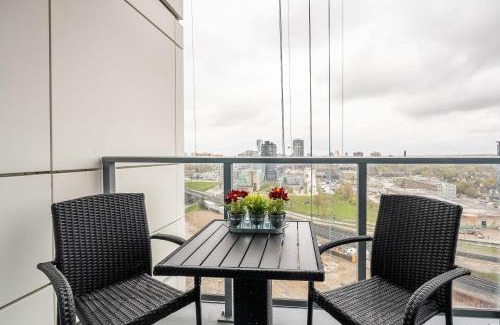 Kitchener House | 1BR Modern Condo - King Bed and Stunning City View