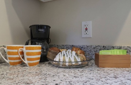 Bennett Valley House | 1BR Oasis: Hot Tub, BBQ, Creek, Near HWY 101 & 12