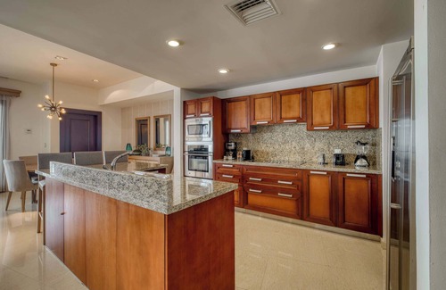 La Paz Apartment | 1BR Ocean View & Private Balcony at Vistamar