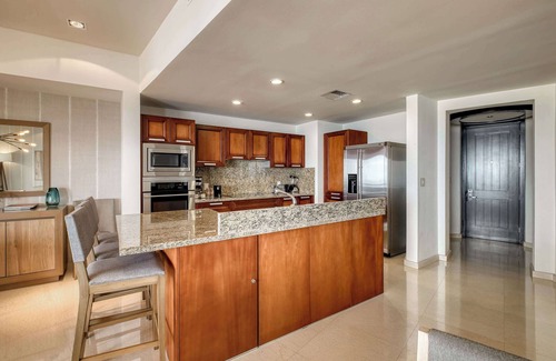 La Paz Apartment | 1BR Ocean View & Private Balcony at Vistamar