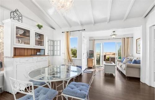 Balboa Peninsula House | 1Br Oceanfront Cottage W Large Patio, Built-In Bbq & Views By Beachview Rentals
