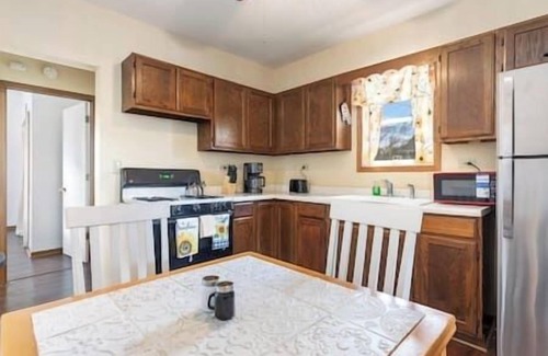 Crete Apartment | 1BR+Office Apt. Chicago South Suburbs Near Indiana