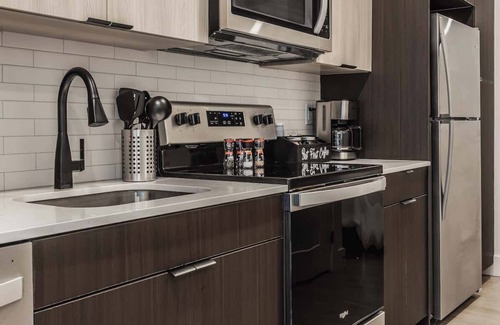 Pendleton Apartment | 1BR OTR CBD Retreat - FreeParking/Gym/Rooftop Pool