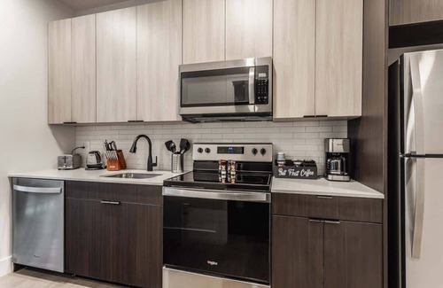 Pendleton Apartment | 1BR OTR CBD Retreat - FreeParking/Gym/Rooftop Pool