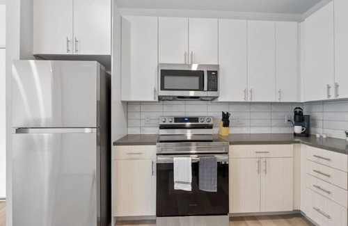 Aurora Apartment | 1BR Pet Friendly Getaway Near Stanley Market Place