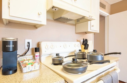 Mesa Apartment | 1BR/Pool/Gym/1 Mi To Banner Hospital