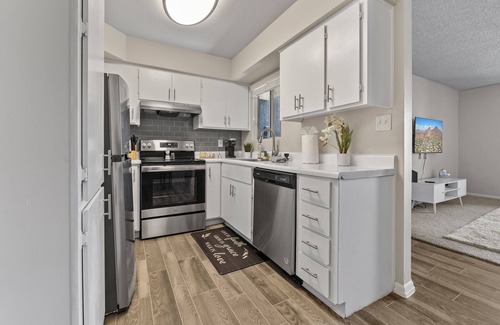 Mesa Apartment | 1BR/Pool/Gym/1 Mi To Banner Hospital