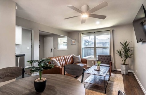 Neartown Apartment | 1BR, Private Bath Free Parking , Fast WiFi