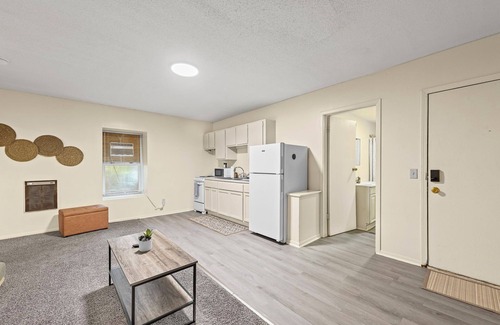 St. Joseph Apartment | 1BR Queen Retreat First Floor Ease & Comfort Wi-Fi