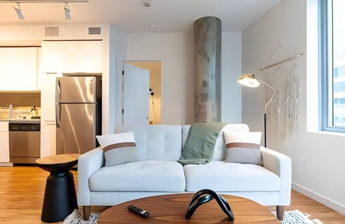 West Bellevue Apartment | 1BR | Rooftop, Gym, Pool | Bellevue | Sophari A