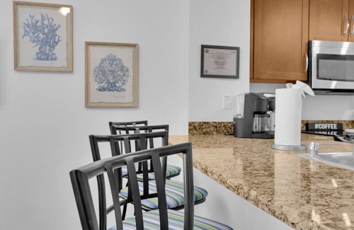 Boynton Beach Condo | 1BR ROOFTOP POOL-10 MIN WALK TO BEACH PRIME LOCATION