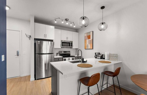 Downtown Minneapolis Apartment | 1BR Scenic Rooftop, Gym, Near Stadium & Eat Street