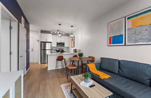 Downtown Minneapolis Apartment | 1BR Scenic Rooftop, Gym, Near Stadium & Eat Street