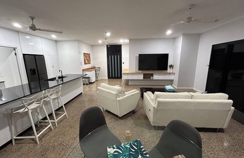 Parap Apartment | 1BR (sleeps 3) - private, modern granny flat with large shaded pool